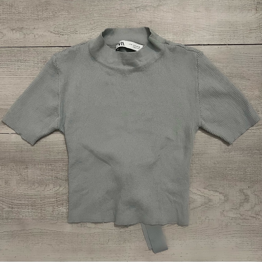 Zara Light Gray Ribbed Mock Neck Short Sleeve Top (open back with tie)